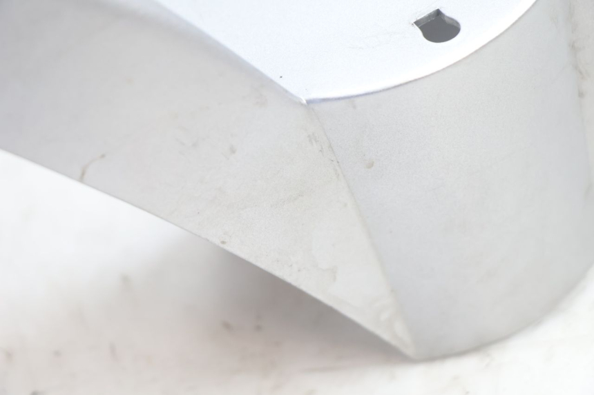 photo de LENKERVERKLEIDUNG VORNE KYMCO GRAND DINK 125 (2008 - 2014) - Details der Befestigungspunkte