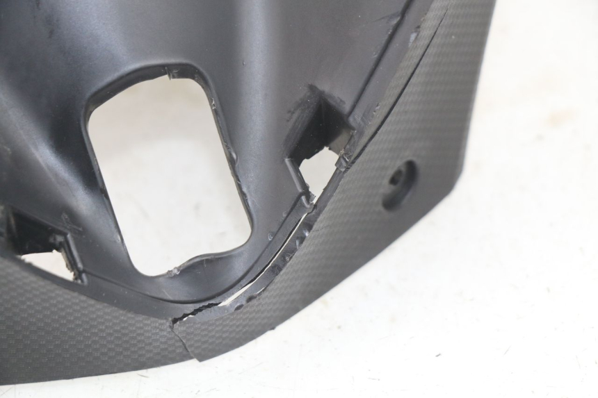 photo de LENKERVERKLEIDUNG VORNE SYM GTS EFI ABS 125 (2012 - 2016) - Details der Befestigungspunkte