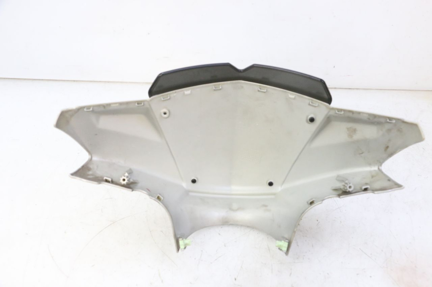 photo de VORDERER LENKERABDECKUNG PEUGEOT KISBEE 2T 50 (2010 - 2017) - Details der Befestigungspunkte