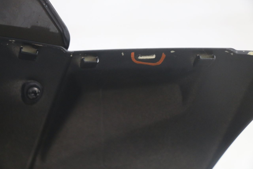 photo de VORDERER LENKERABDECKUNG PEUGEOT KISBEE 4T 50 (2018 - 2022) - Details der Befestigungspunkte