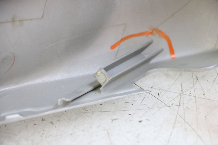 photo de LENKERVERKLEIDUNG VORNE KYMCO GRAND DINK 125 (2008 - 2014) - Technische Nahaufnahme