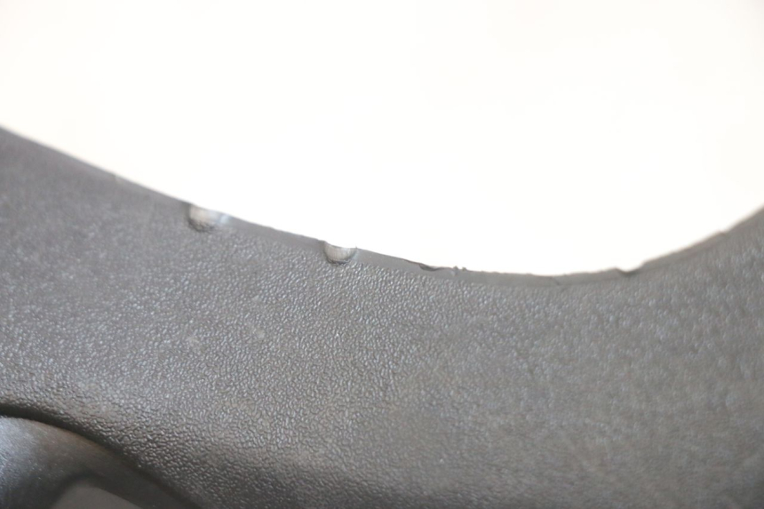 photo de LENKERVERKLEIDUNG VORNE PIAGGIO MP3 HPE 300 (2019 - 2026) - Technische Nahaufnahme