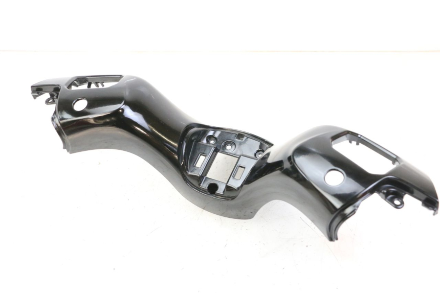 photo de VORDERER LENKERABDECKUNG PIAGGIO MP3 500 (2014 - 2017) - Details der Befestigungspunkte