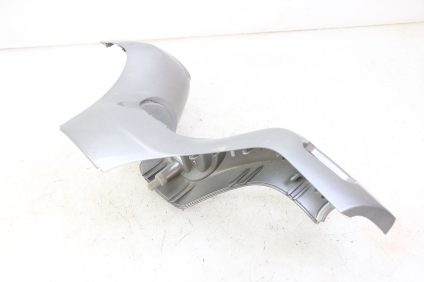photo de VORDERER LENKERABDECKUNG PIAGGIO MP3 500 (2014 - 2017) - Details der Befestigungspunkte