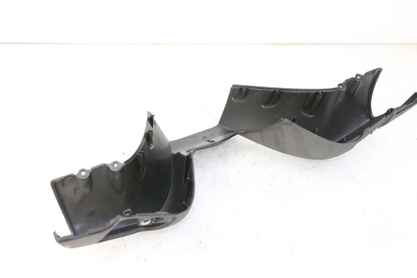 photo de VORDERER LENKERABDECKUNG PIAGGIO MP3 125 (2006 - 2014) - Technische Nahaufnahme