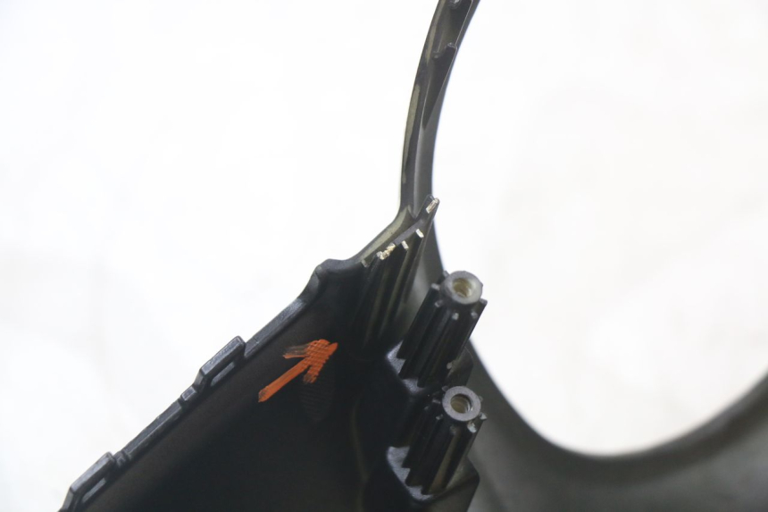 photo de VORDERE LENKERABDECKUNG PEUGEOT DJANGO 125 (2014 - 2017) - Details der Befestigungspunkte