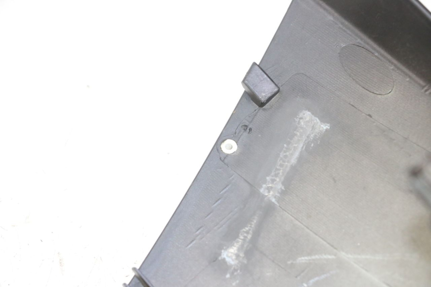 photo de LENKERVERKLEIDUNG VORNE PEUGEOT VIVACITY 125 (2010 - 2017) - Zoom auf Gebrauchszustand