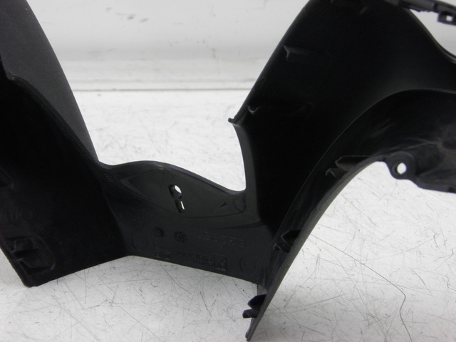 photo de LENKERVERKLEIDUNG VORNE PIAGGIO MP3 RL 125 (2008 - 2009) - Details der Befestigungspunkte