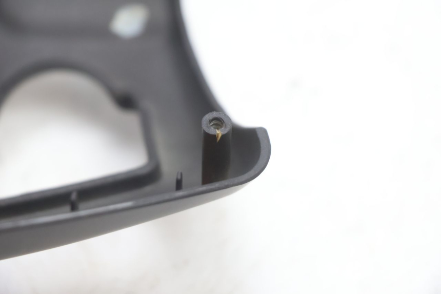 photo de VORDERER LENKERABDECKUNG KEEWAY RY6 2T 50 (2011 - 2019) - Details der Befestigungspunkte