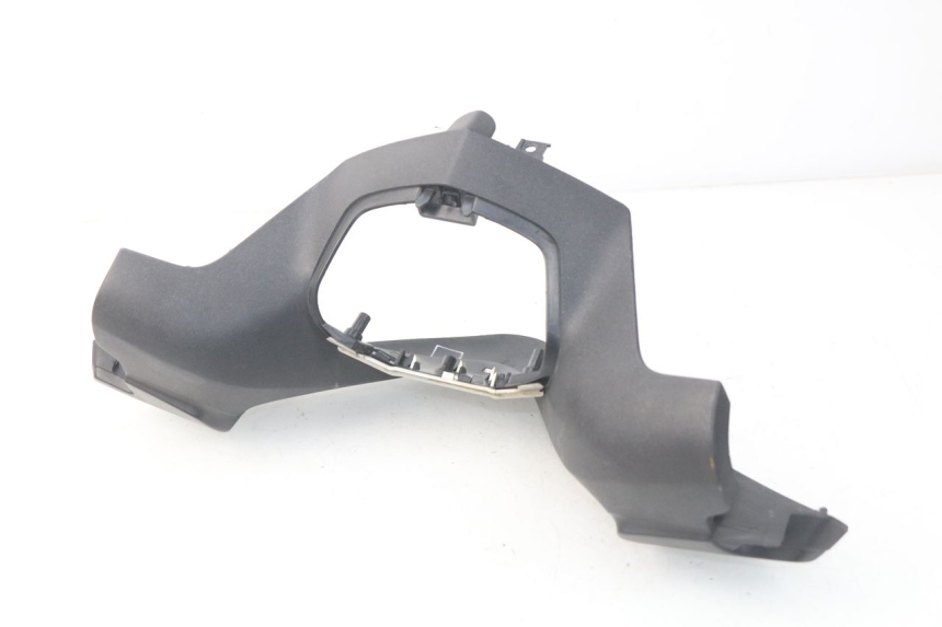 photo de LENKERVERKLEIDUNG VORNE PEUGEOT SATELIS 300 (2012 - 2015) - Details der Befestigungspunkte