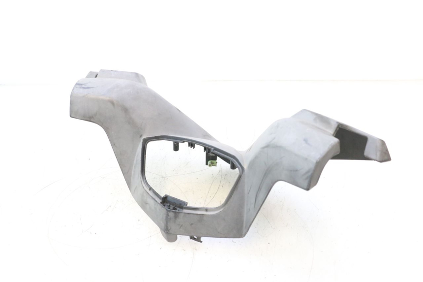 photo de LENKERVERKLEIDUNG VORNE PEUGEOT SATELIS 125 (2006 - 2009) - Details der Befestigungspunkte