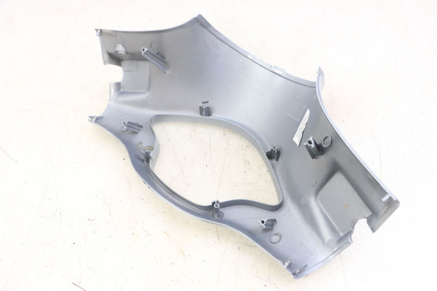 photo de VORDERE LENKERABDECKUNG PIAGGIO VESPA PRIMAVERA 4T 50 (2021 - 2024) - Details der Befestigungspunkte