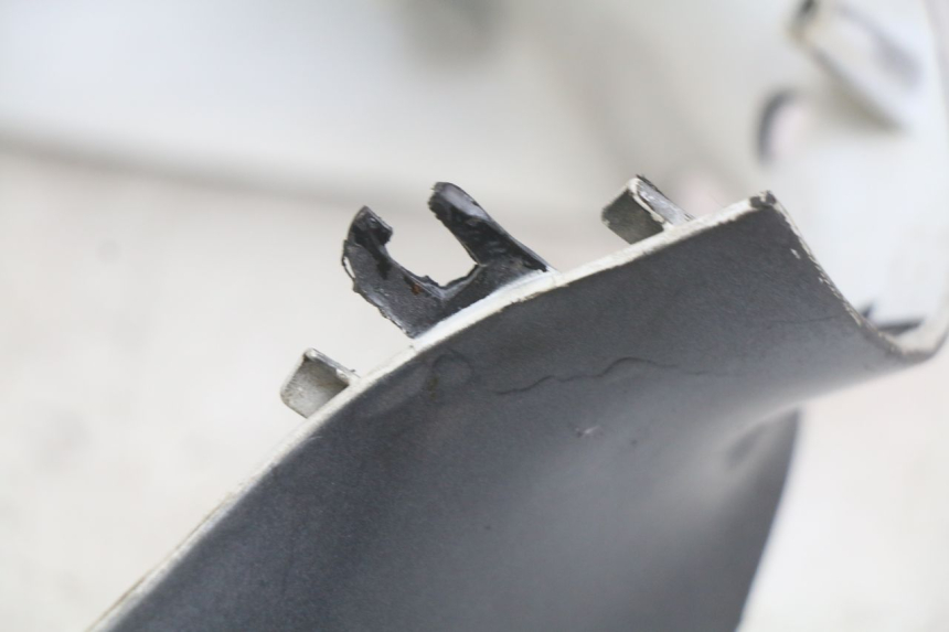 photo de VORDERE LENKERABDECKUNG PIAGGIO ZIP 2T 50 (2009 - 2019) - Details der Befestigungspunkte