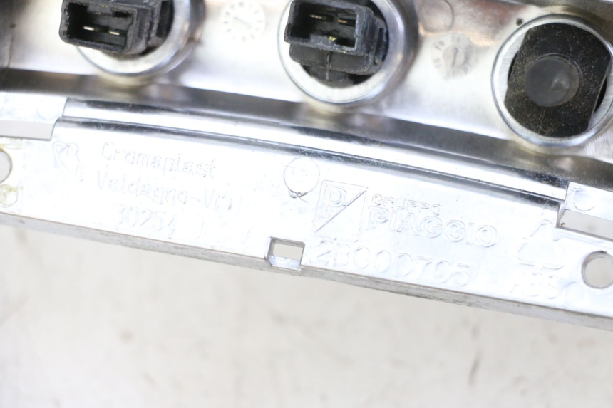 photo de LENKER VERKLEIDUNG ZÜNDSCHLOSS PIAGGIO MP3 500 (2014 - 2017) - Detailansicht des Bauteils