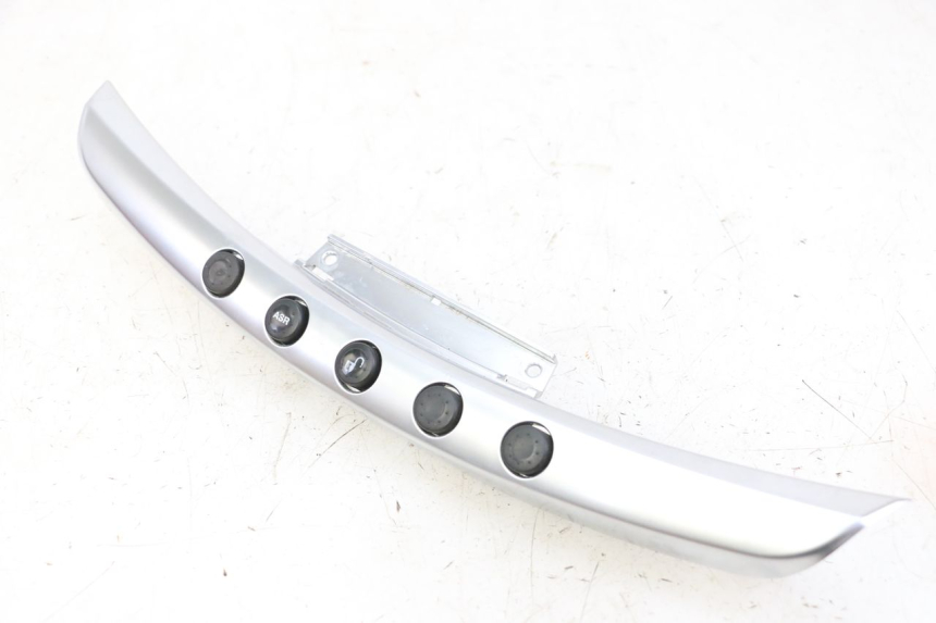 photo de LENKER VERKLEIDUNG ZÜNDSCHLOSS PIAGGIO MP3 500 (2014 - 2017) - Details der Befestigungspunkte