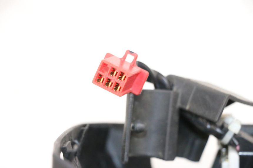 photo de LENKER VERKLEIDUNG ZÜNDSCHLOSS YAMAHA NEO'S CORE 1 (2022 - 2026) - Detailansicht des Bauteils