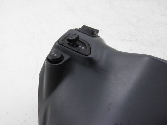 photo de LENKER VERKLEIDUNG ZÜNDSCHLOSS PIAGGIO SUPER LX 125 (2000 - 2003) - Detailansicht des Bauteils