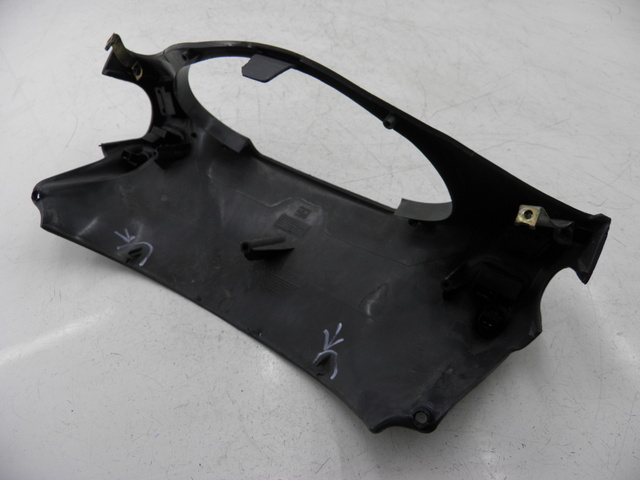 photo de LENKER VERKLEIDUNG ZÜNDSCHLOSS PIAGGIO SUPER LX 125 (2000 - 2003) - Details der Befestigungspunkte