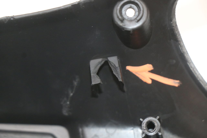 photo de LENKER VERKLEIDUNG ZÜNDSCHLOSS PEUGEOT TWEET 125 (2018 - 2021) - Weitere Ansicht des Artikels