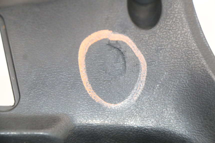 photo de LENKER VERKLEIDUNG ZÜNDSCHLOSS PEUGEOT TWEET 125 (2018 - 2021) - Details der Befestigungspunkte