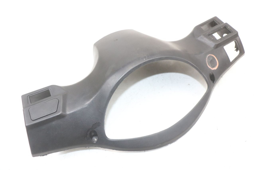 photo de LENKER VERKLEIDUNG ZÜNDSCHLOSS PEUGEOT TWEET 125 (2018 - 2021) - Kennzeichnungen und Originalreferenzen