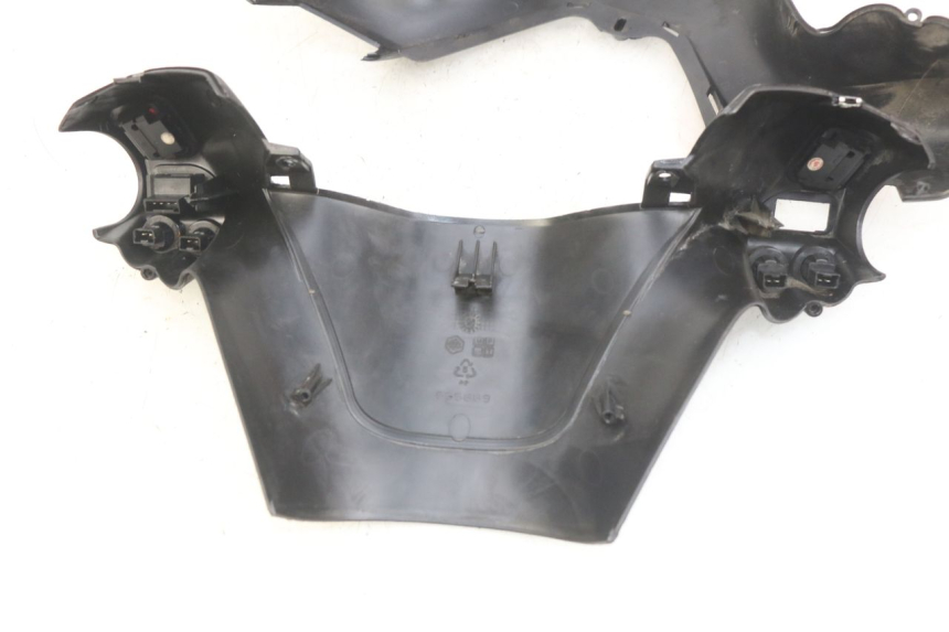 photo de LENKERABDECKUNG SCHALTER PIAGGIO XEVO - X EVO 125 (2007 - 2017) - Kennzeichnungen und Originalreferenzen