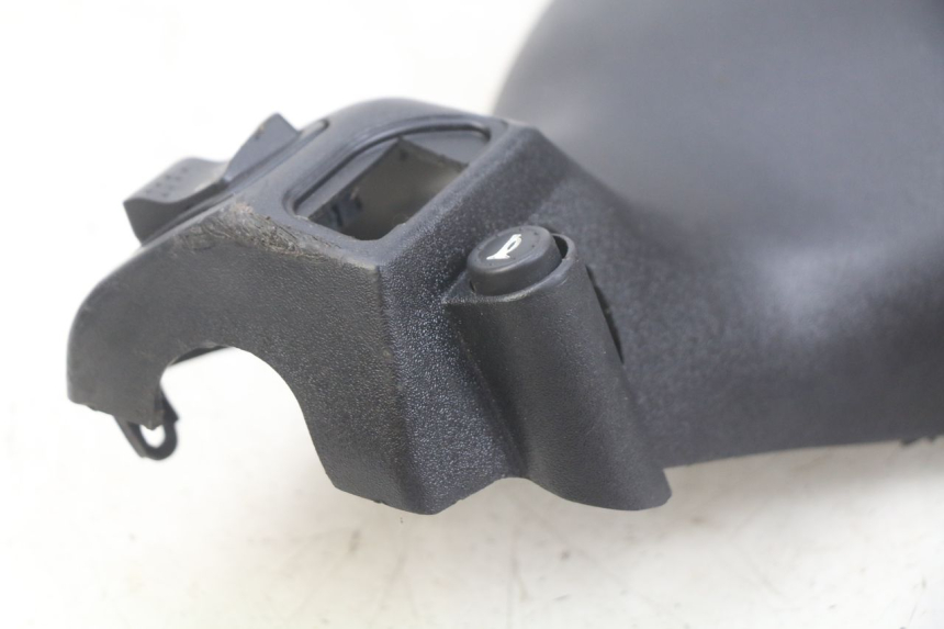 photo de LENKERABDECKUNG SCHALTER PIAGGIO ZIP 4T 50 (2018 - 2020) - Details der Befestigungspunkte