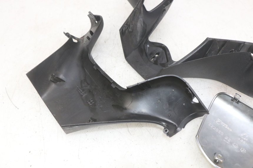 photo de LENKERABDECKUNG PIAGGIO MP3 LT 400 (2007 - 2012) - Kennzeichnungen und Originalreferenzen