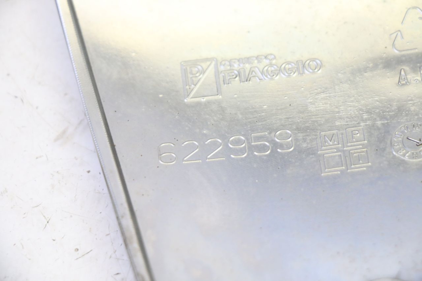 photo de LENKERVERKLEIDUNG PIAGGIO MP3 RL 250 (2006 - 2010) - Details der Befestigungspunkte