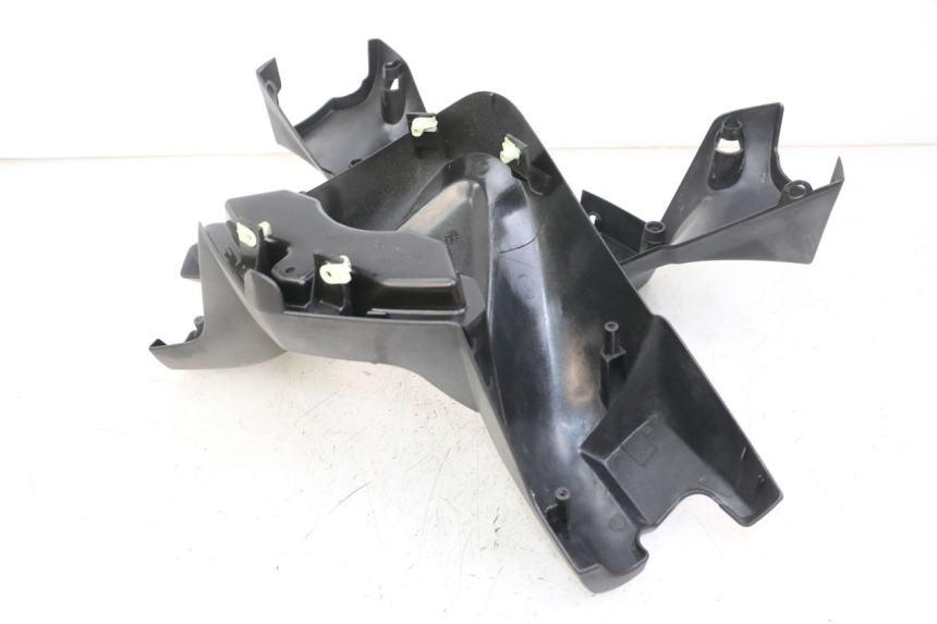 photo de LENKERVERKLEIDUNG PEUGEOT SATELIS 125 (2010 - 2012) - Details der Befestigungspunkte