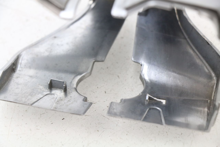 photo de LENKERVERKLEIDUNG PIAGGIO PRIMAVERA 125 (2013 - 2021) - Zoom auf Gebrauchszustand