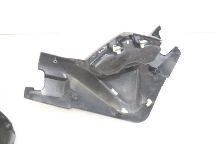 photo de LENKERABDECKUNG PEUGEOT SATELIS 125 (2006 - 2009) - Details der Befestigungspunkte