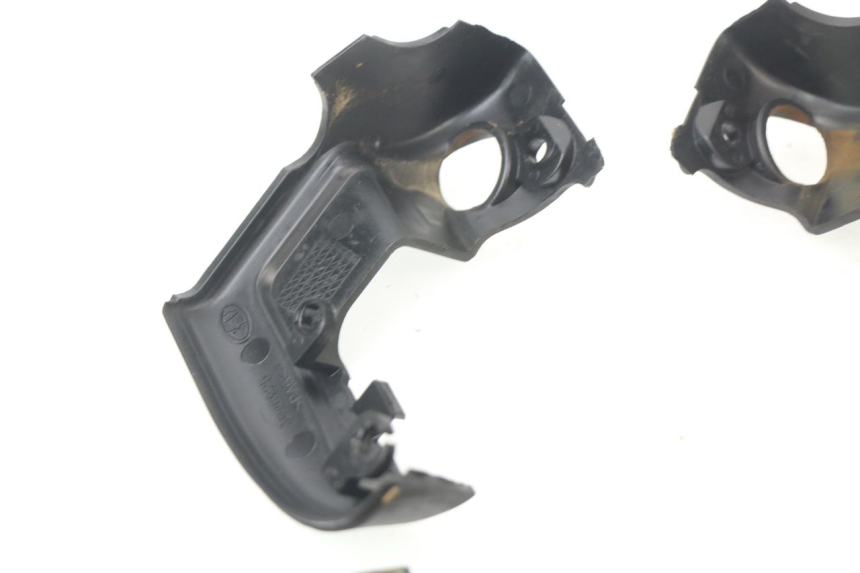 photo de LENKERVERKLEIDUNG APRILIA SCARABEO GT 125 (1999 - 2007) - Charakteristische Merkmale