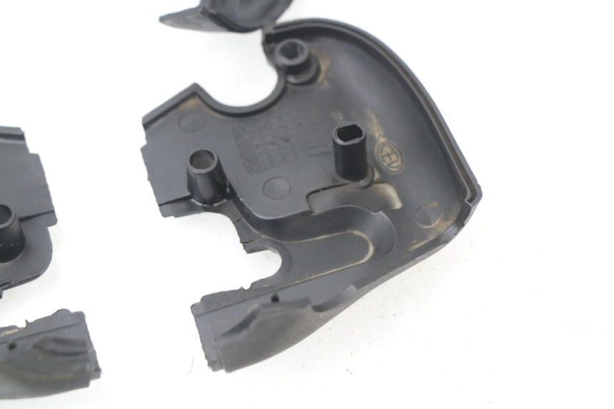 photo de LENKERVERKLEIDUNG APRILIA SCARABEO GT 125 (1999 - 2007) - Kennzeichnungen und Originalreferenzen