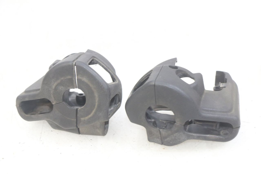 photo de LENKERABDECKUNG APRILIA SCARABEO LIGHT 125 (2007 - 2011) - Details der Befestigungspunkte