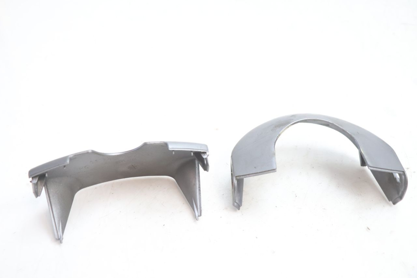 photo de LENKERVERKLEIDUNG PEUGEOT TREKKER 50 (1995 - 2004) - Details der Befestigungspunkte