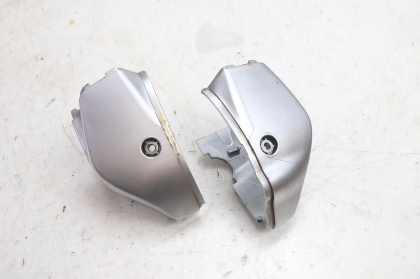photo de LENKERABDECKUNG PIAGGIO VESPA PRIMAVERA 2T 50 (2013 - 2018) - Detailansicht des Bauteils