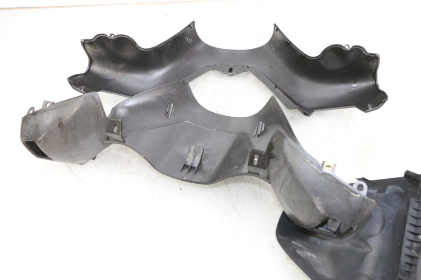 photo de LENKERVERKLEIDUNG PIAGGIO X9 125 (2000 - 2003) - Details der Befestigungspunkte