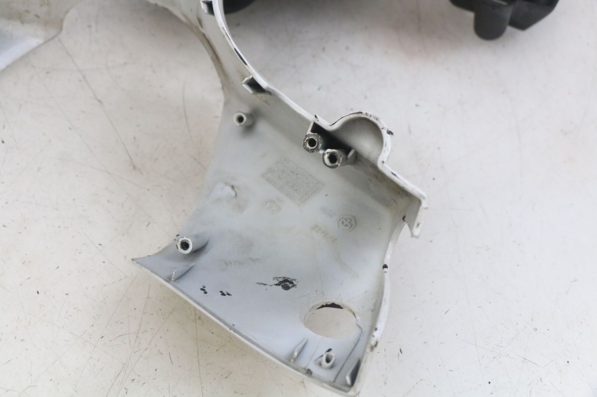 photo de LENKERABDECKUNG PIAGGIO ZIP 2T 50 (2009 - 2019) - Fokus auf die Struktur
