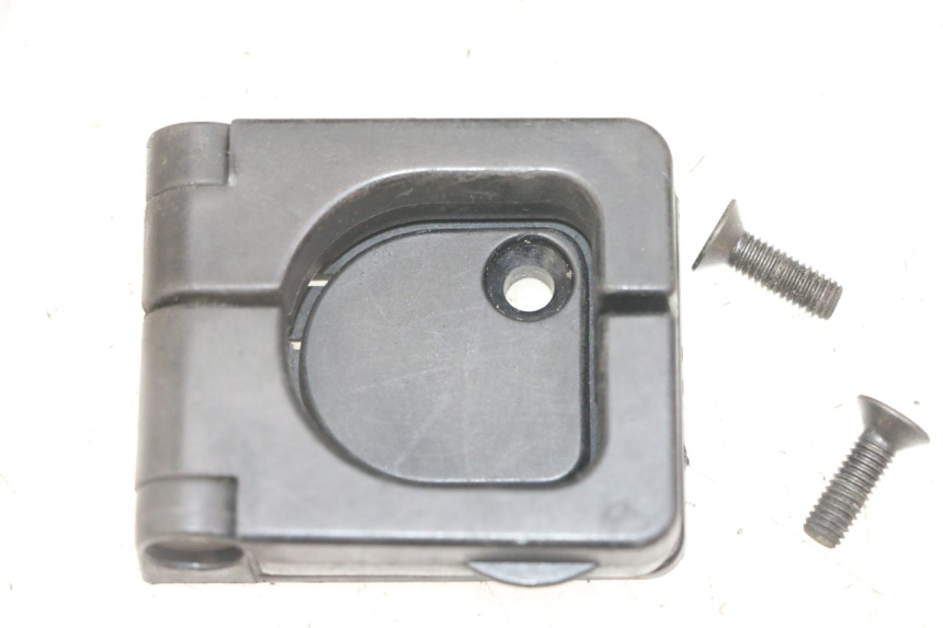 photo de GEPÄCKHAKEN PEUGEOT VIVACITY NEW 4T 50 (2008 - 2017) - Zoom auf Gebrauchszustand