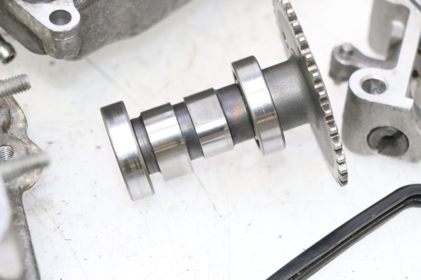 photo de ZYLINDERKOPF KYMCO AGILITY PREMIUM 50 (2007 - 2010) - Detaillierte Sichtprüfung