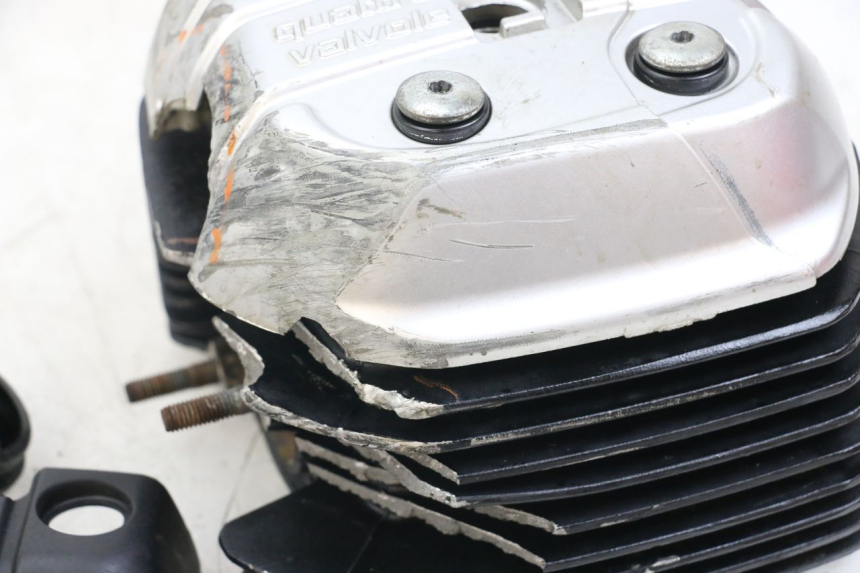 photo de ZYLINDERKOPF HINTEN MOTO GUZZI NORGE 8V GT 1200 (2011 - 2016) - Hochauflösende Nahaufnahme