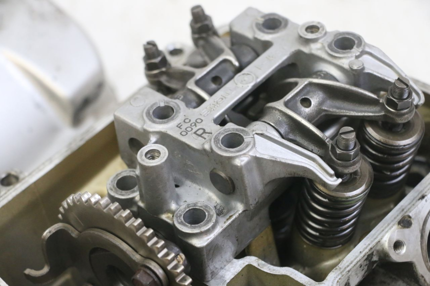 photo de ZYLINDERKOPF HINTEN HONDA NTV DEAUVILLE ABS 700 (2007 - 2016) - Fokus auf die Struktur