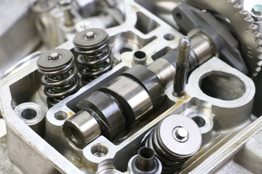 photo de ZYLINDERKOPF HINTEN HONDA NTV DEAUVILLE 650 (2001 - 2006) - Zoom auf Komponenten