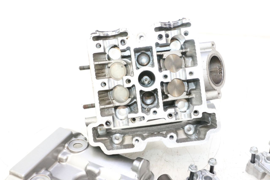 photo de ZYLINDERKOPF HINTEN SUZUKI SV S 650 (1999 - 2002) - Fokus auf die Struktur