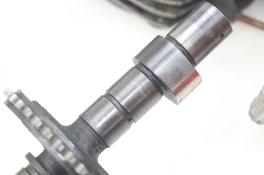 photo de ZYLINDERKOPF HINTEN HONDA VF 1000 (1984 - 1988) - Zoom auf Komponenten