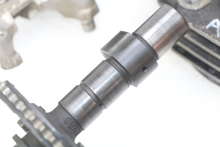 photo de ZYLINDERKOPF HINTEN HONDA VF 1000 (1984 - 1988) - Alternativer Blickwinkel