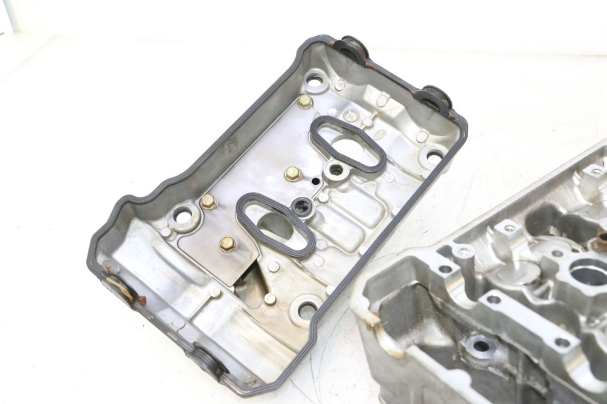 photo de HINTERER ZYLINDERKOPF HONDA VFR FI RC46 800 (1998 - 2001) - Detailansicht des Bauteils