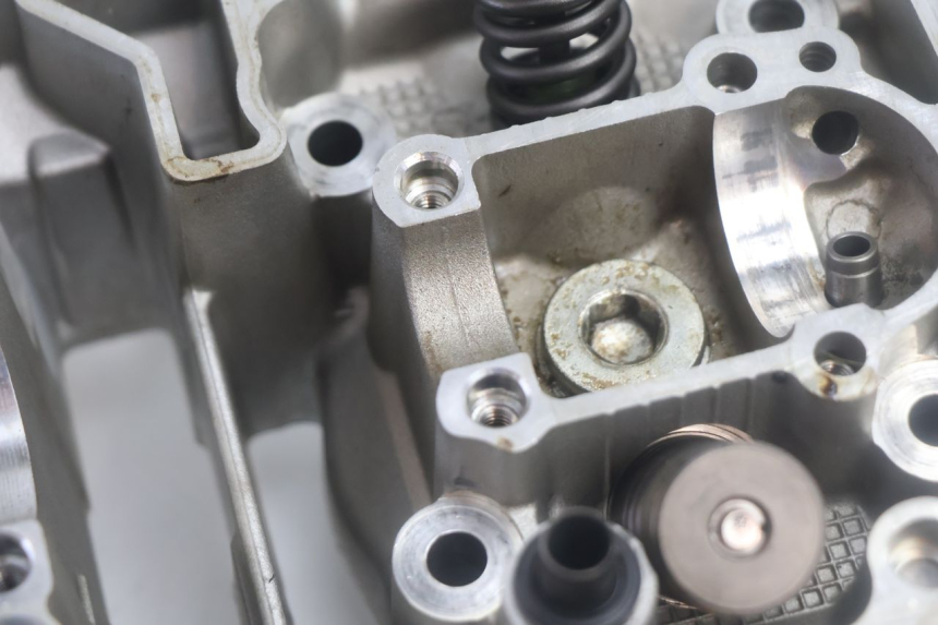photo de ZYLINDERKOPF HINTEN HONDA XLV VARADERO 125 (2007 - 2012) - Detaillierte Sichtprüfung