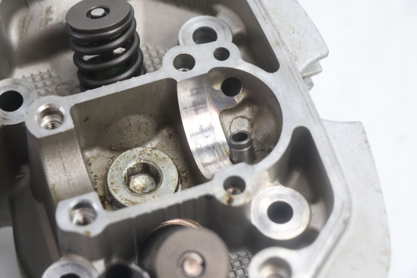 photo de ZYLINDERKOPF HINTEN HONDA XLV VARADERO 125 (2007 - 2012) - Fokus auf die Struktur